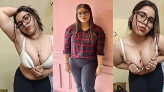 Chasmish Busty Indian Babe Showing & Fucking Hard